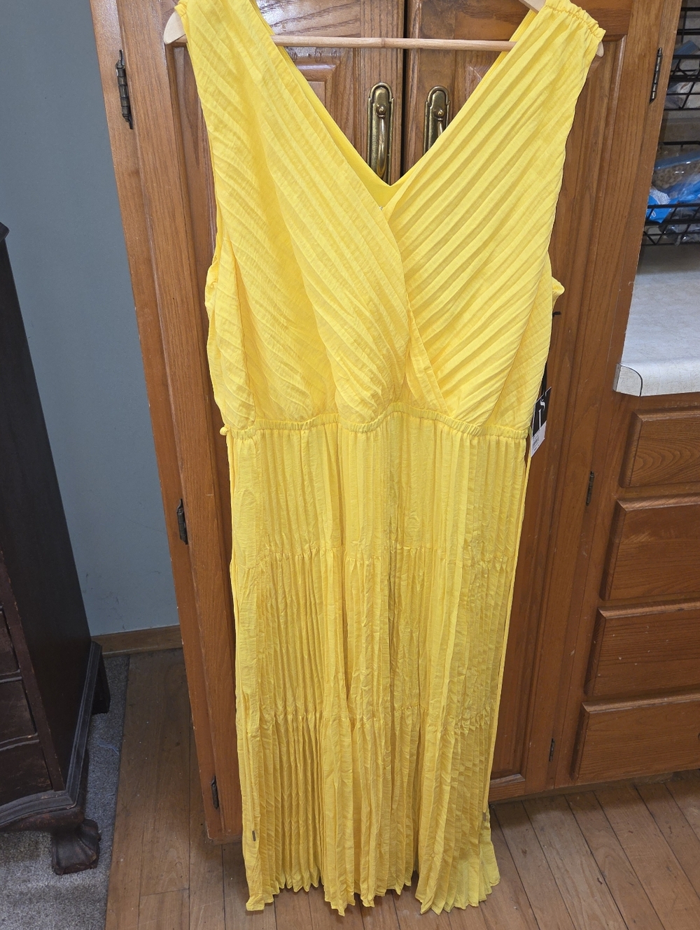 Simply Vera Wang vibrant yellow dress, XXL, New